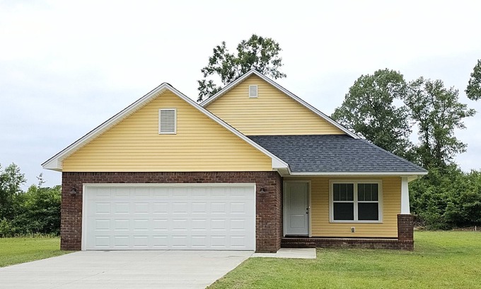 Manning Casa | Fishing and boating within Walking distance to Lake Marion