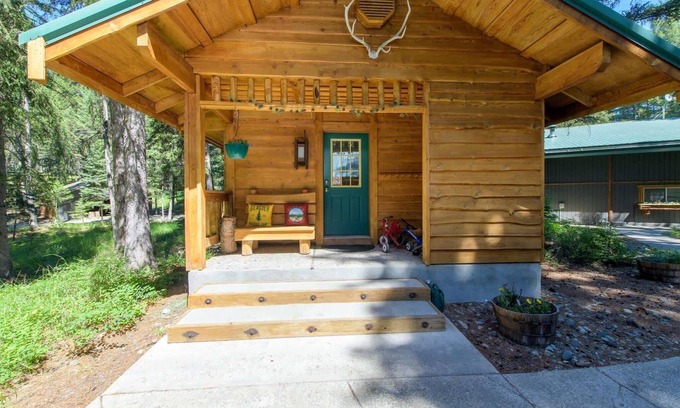 Eureka Cabina | Fishing Cabin in the Woods
