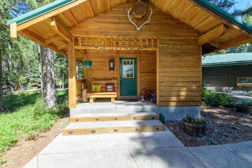 Eureka Casa | Fishing Cabin in the Woods