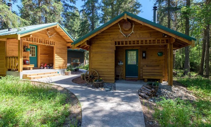 Eureka Cabina | Fishing Escape in the Woods