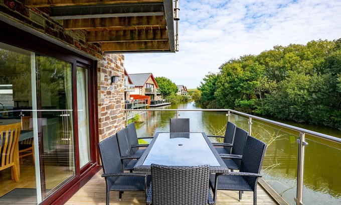 Winnard's Perch Casa | Fistral Lodge 102 - Waterfront location 5* Resort
