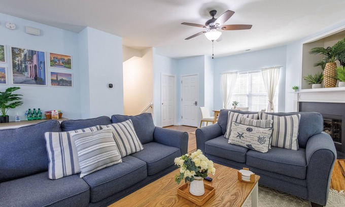 West Ashley Casa | Fit & Coasty - 2bd w/ Firepit, Workspace & Indoor Gym. 15 mins to Downtown!