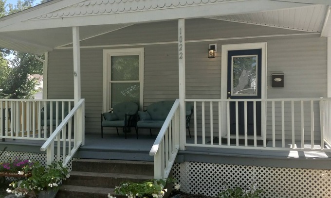 Pekin Casa | Fit For a Crew With a Hot Tub Too--5 bedrooms