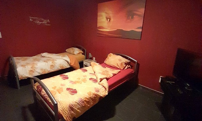 Pirmasens Apartamento | Sala de montaje para hasta 3 personas.