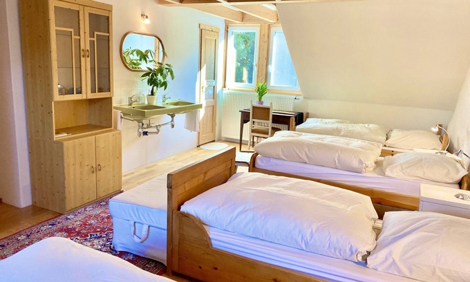 Engen Apartamento | Five-bed room 30 sqm with private shower and shared WC, max. 5 persons
