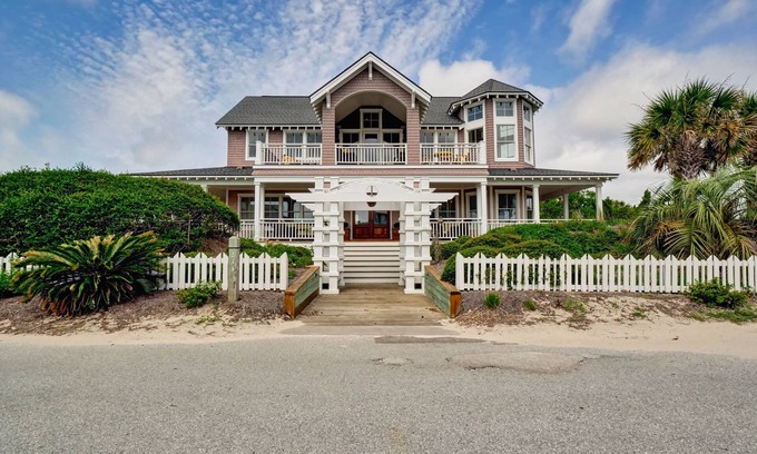 Bald Head Island Casa | Five bedroom home on Bald Head Island's East Beach, make your next island getawa