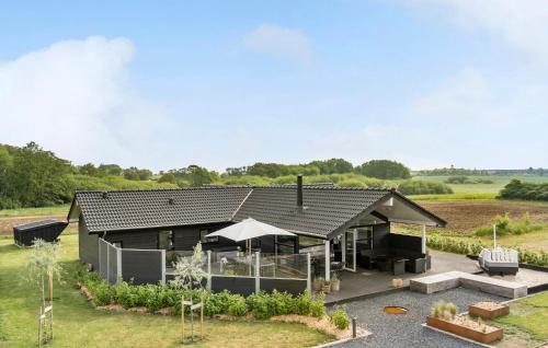 Flovt Strand Casa | Five-Bedroom Holiday Home In Haderslev
