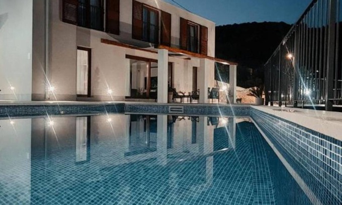 Ploce Villa | Five bedroom Villa with Terrace and Swimming pool