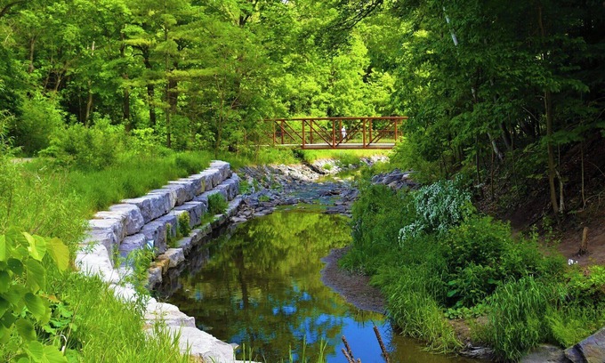 St. Louis Park Casa | Five miles west of Central Minneapolis