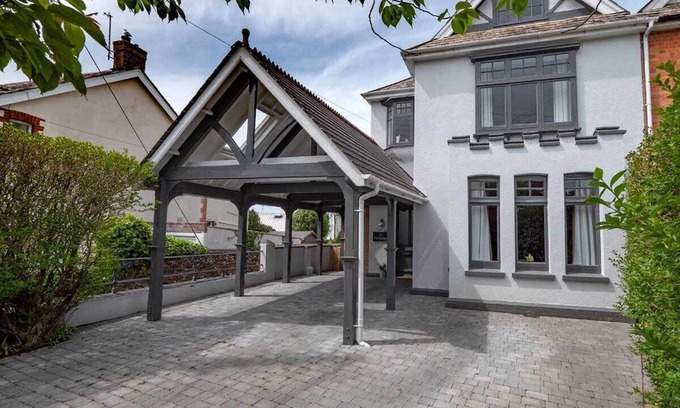 Bude Casa | Five mins walk to beach - 4 bed luxury holiday home located within heart of Bude