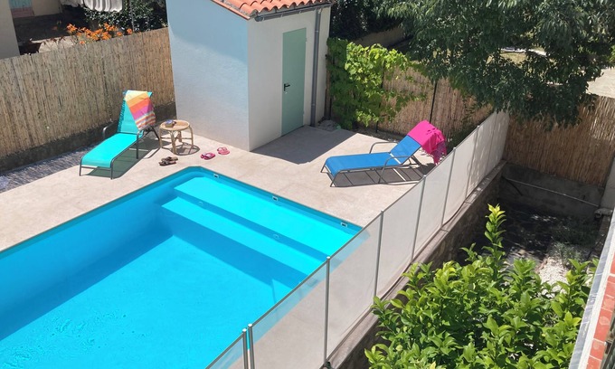 Prades Casa | Five mins walk to center square, pool, bbq, Wifi