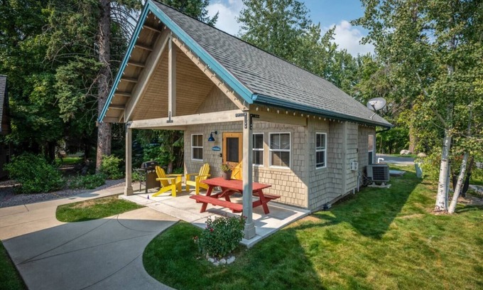Dover Casa | Five O'Clock Somewhere - Courtyard Beach Bungalow