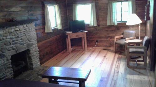 Hot Springs Casa | Five Points Lake Hamilton Cabin B