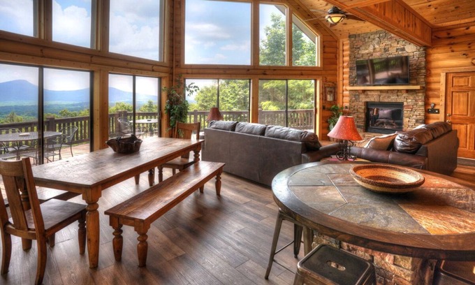 Cleveland Cabina | Five Seasons | Luxury Cabin with Panoramic Views, Hot Tub, Pool Table and More