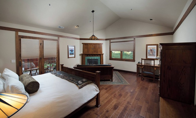 Sisters Cabina | Classic Cabin at FivePine Lodge