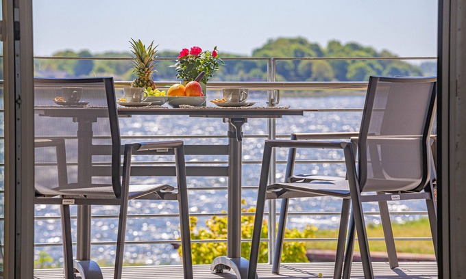 Schleswig Apartamento | Fjord berth 4 - shower, balcony, garden furniture, underfloor heating, parking lot
