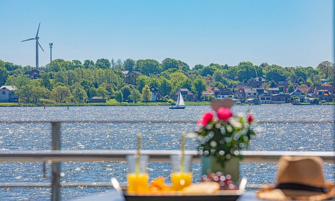 Schleswig Apartamento | Fjord berth 5 - balcony, garden furniture, underfloor heating, shower, desk