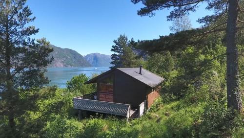 Kvinnherad Casa | Fjordhytte-3 in traumhafter Lage 100 Meter vom Hardangerfjord, Motorboot mietbar