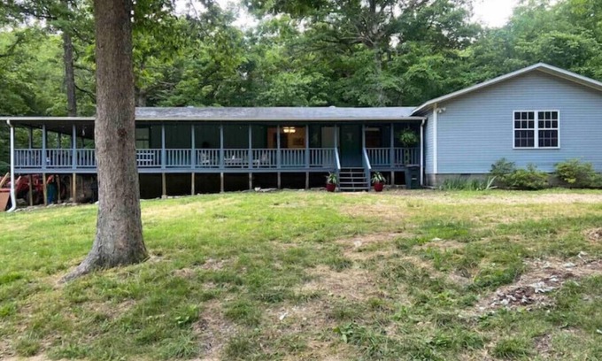 Omaha Casa | Flag Springs House - only 20 minutes from Branson