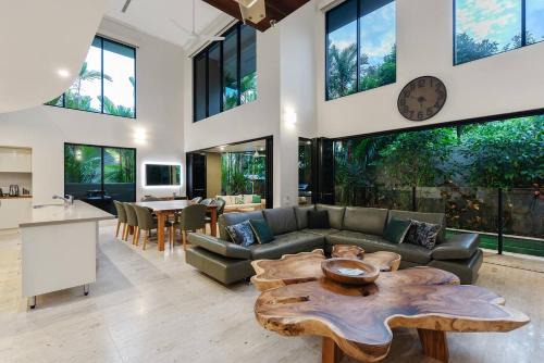 Port Douglas Villa | Flagstaff Pavillion - A Lush Subtropical Paradise