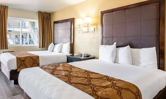 Flagstaff Hotel | Flagstaff Retreat | Three Relaxing Rooms Perfect For Family Stay | Free Parking