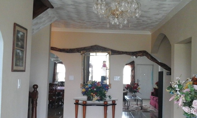 Windsor Casa | 7br / 7BA - 9000 pies cuadrados! Gran vista al mar - 10 minutos del aeropuerto