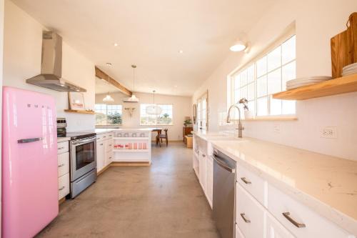 Yucca Valley Casa | Flamingo Ranch - Dreamy Desert Design with Hot Tub home