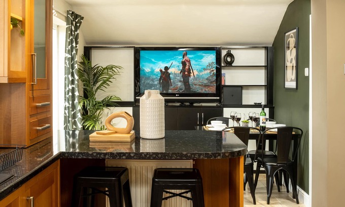 Welford Casa | Flamingo Retreat - delightful home with private parking