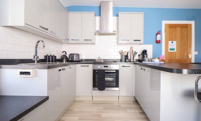 St Merryn Cabaña | FLAT 2 NILES PLACE, pet friendly in St Merryn