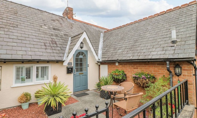 Oakham Cabaña | FLAT 2, THE MALTINGS, family friendly, with a garden in Oakham
