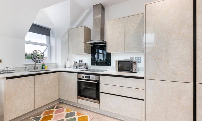 Leatherhead Apartamento | Flat 7 Saarb Apartments