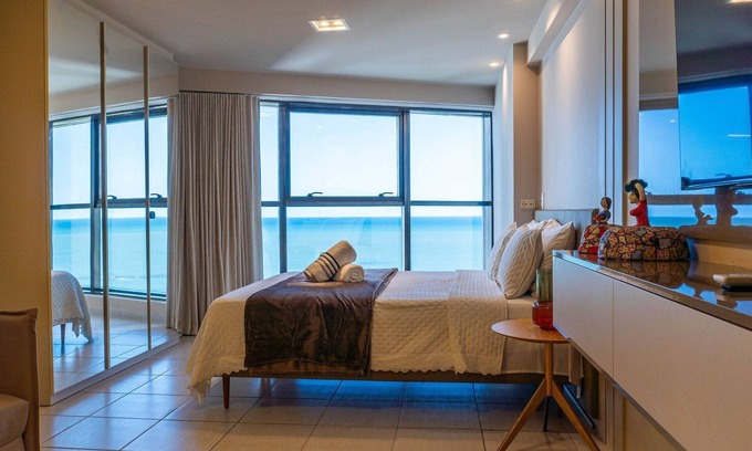 Boa Viagem Apartamento | Flat Beach Class Internacional por Yolo