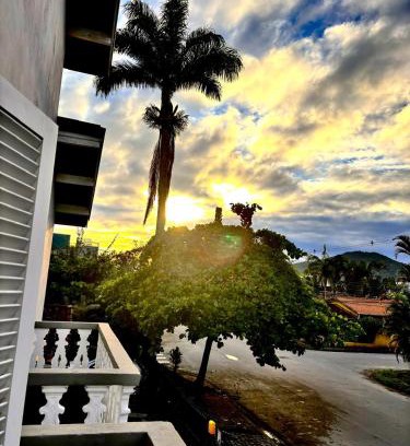 Jardim Itagua Apartamento | Flat duplex localização espetacular 2 quadras da praia