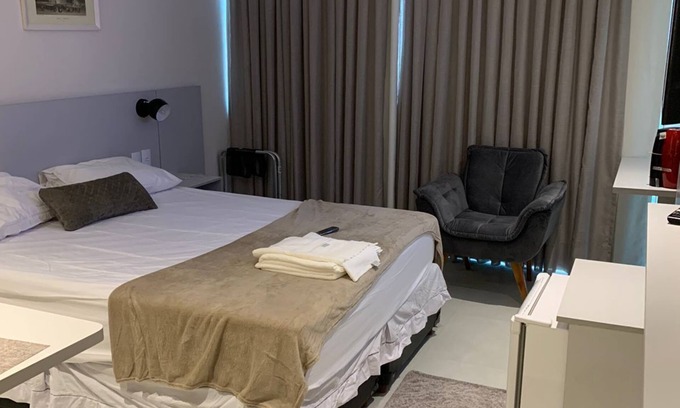 Campos Hotel | Flat Encantador com Piscina/ Vista Exclusiva Para Av. Pelinca