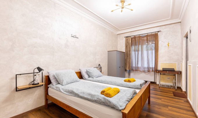 Corvin negyed Apartamento | Flat in Corvin Negyed with A/C near bus stop from/to Airport
