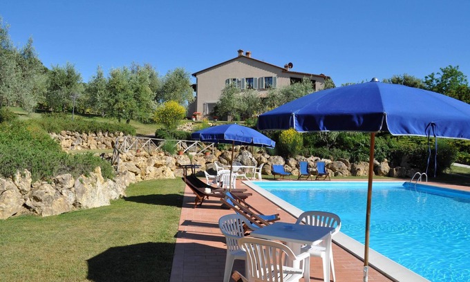 Iano Apartamento | Flat in Iano,covered terrace, A/C, village walking distance,Wi-Fi,pool, sleeps 8