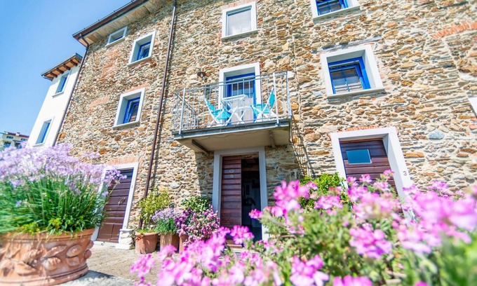Massa Casa | Flat in Massa,balcony with stunning view,Wi-Fi,pool,e-car charging station,sl 4