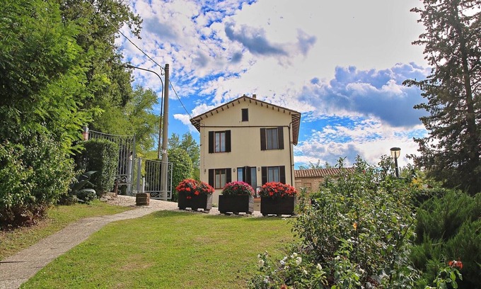 Arcevia Apartamento | Apartamento en Piticchio con Piscina y Vistas