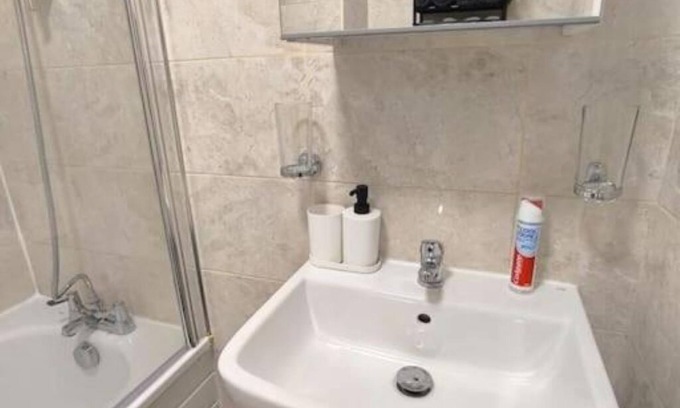 Harrow Apartamento | Flat on a Market street, Harrow, near the station