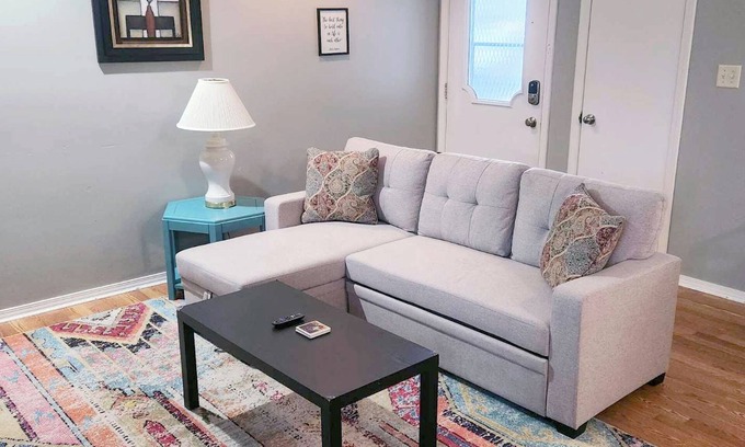 Bloomington Casa | Flat on Westwood