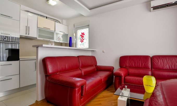 Babilonija Apartamento | Flat w Balcony 5 min to Beach Near Budva Old Town
