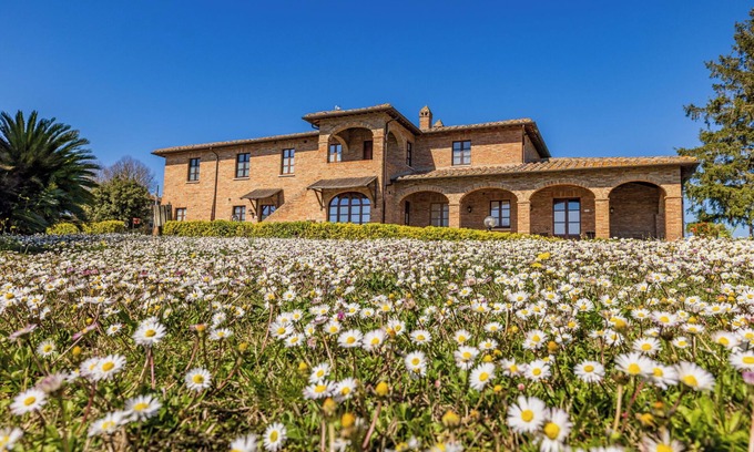 Montepulciano Apartamento | Flat with private terrace,A/C, in a wine estate with pool,Spa,children friendly