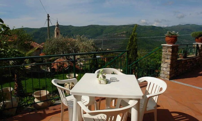 Torria Apartamento | L'Ulivo di Sempre Verde. En almazara antigua en Torria con terraza y jardín.