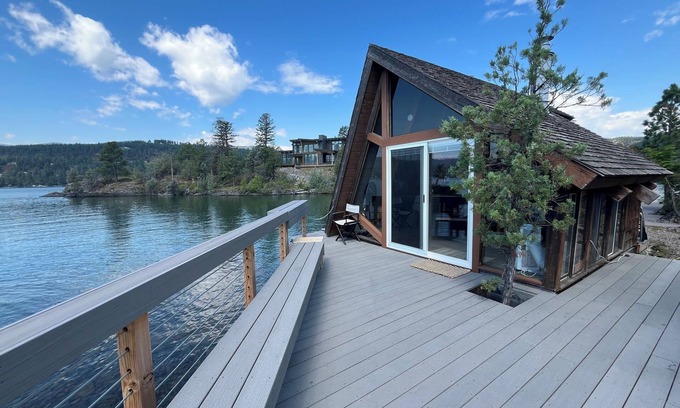 Somers Cabina | Flathead Lake Island Chalet