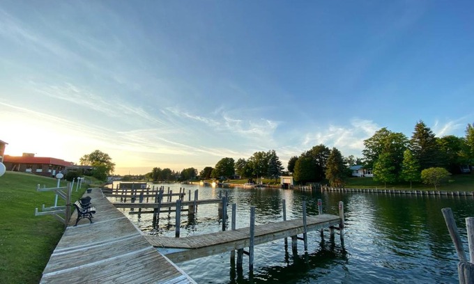 Cheboygan Hotel | Fleetwood Inn Suites