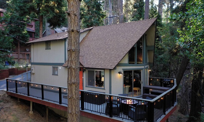 Arrowhead Villas Cabina | Fleming Creek Hideaway + Next to Creek + Fire-Pit!