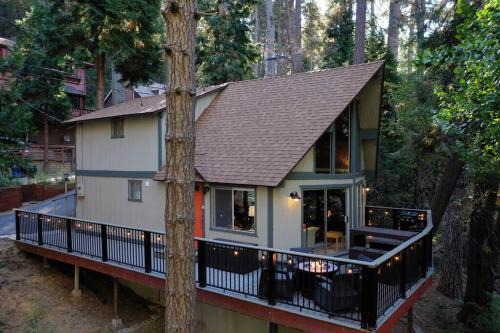 Arrowhead Villas Casa | Fleming Creek Hideaway, Next to Creek, Fire-Pit!