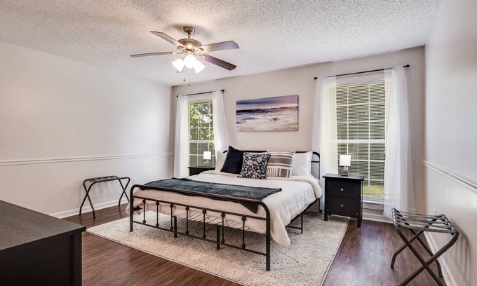 Fleming Island Casa | Fleming Island |Dogs Ok |Fenced Yard |Family Friendly |Nearby Park |10 Mins to Doctor's Lake Marina
