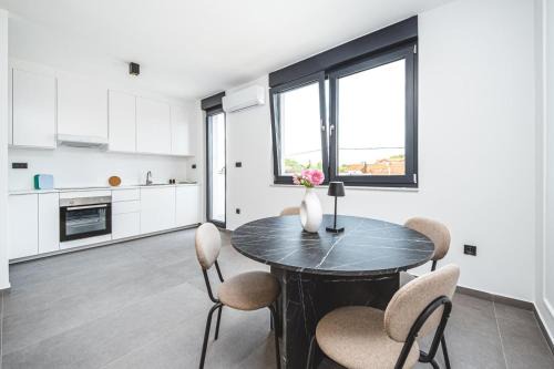 Zagreb Apartamento | Flex SelfCheckIns 184 - Zagreb - 2 Bedrooms - Parking - Balcony