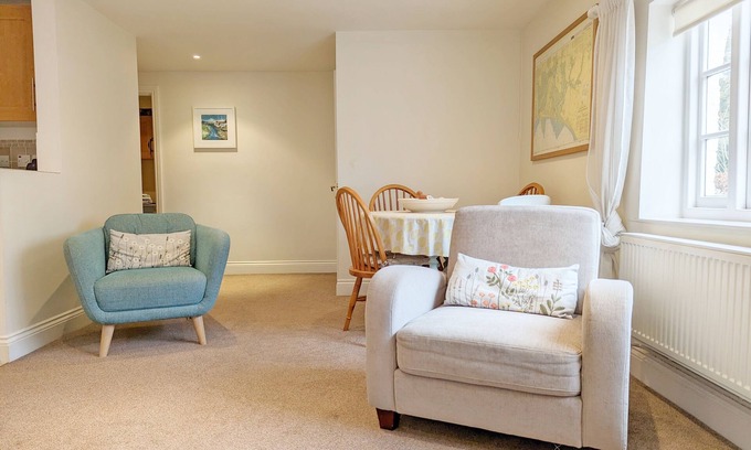 Emsworth Cabaña | Flint Cottage, Emsworth: una casa de campo con capacidad para 4 personas en 2 habitaciones